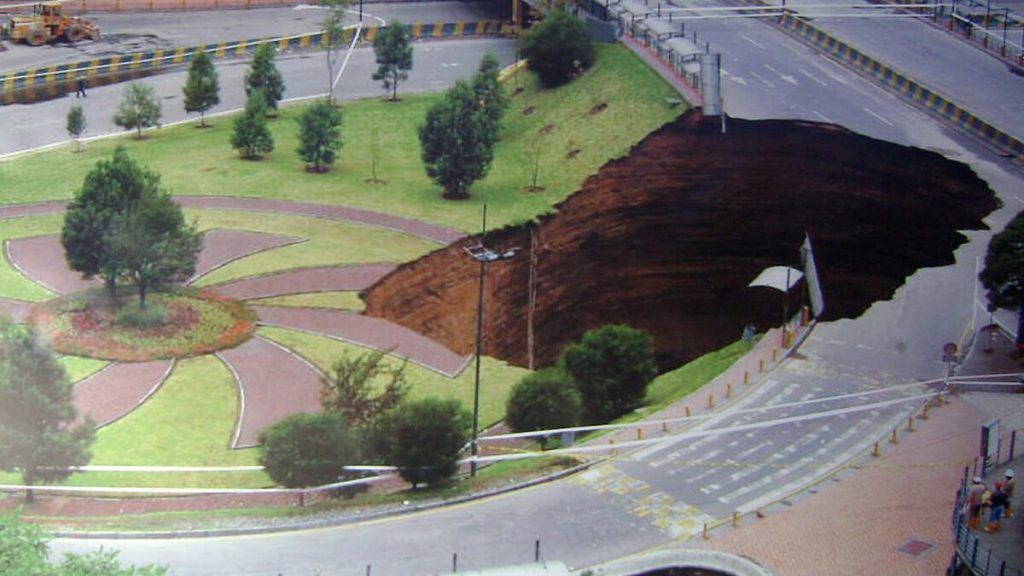 Giant sinkhole at El Trébol in Quito, Ecuador. Photo: Theofilos Toulkeridis, Fabián Rodríguez, Nelson Arias Jiménez, Débora Simón Baile, Rodolfo Salazar Martínez, Aaron Addison, Dora Carreón Freyre, Fernando Mato, Carmen Díaz Perez via Wikimedia Commons https://commons.wikimedia.org/wiki/File:Initial-stage-of-sinkhole-at-El-Trbol.jpg