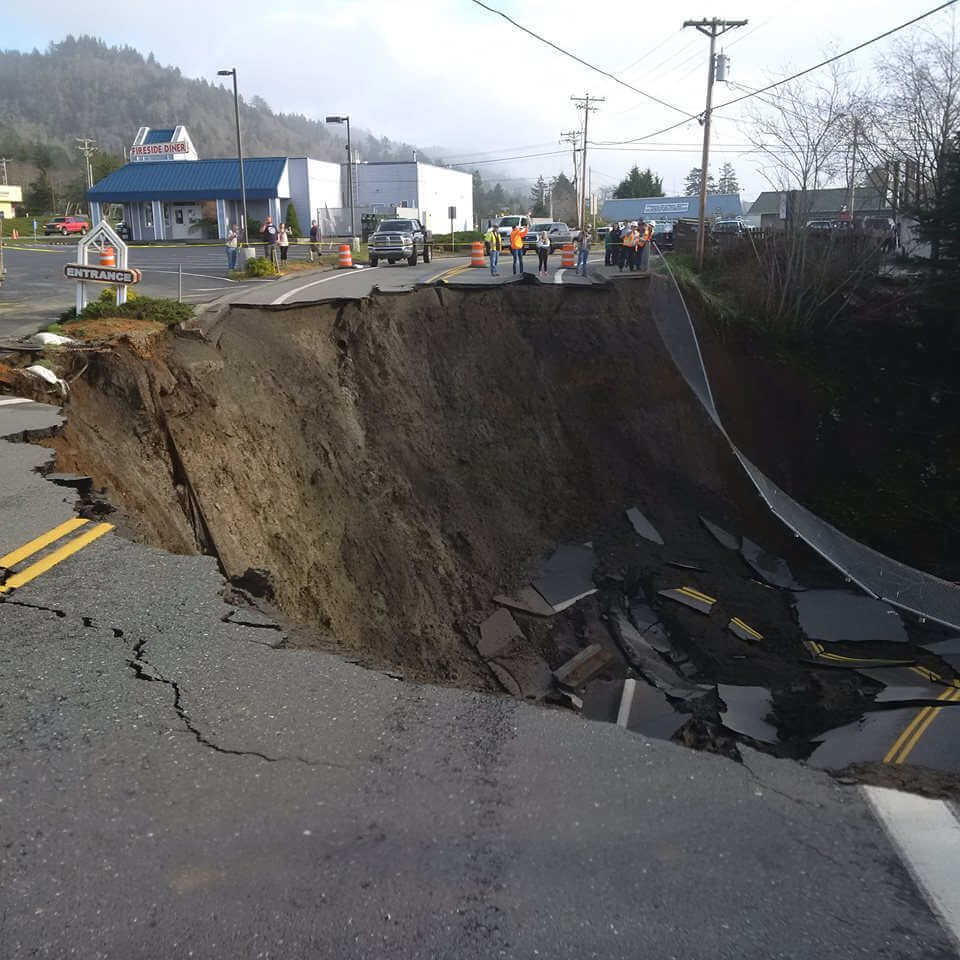 Huge sinkhole in the municipality of Harbor, United States. Photo: Oregon Department of Transportation, CC BY 2.0 via Wikimedia Commons https://commons.wikimedia.org/wiki/File:Harbor_sinkhole_(24691134235).jpg