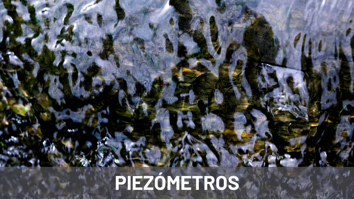 Piezómetros, qué son, para que se utilizan, su uso en ingenería geotécnica, tipos existentes y uso con tecnología InSAR satelital.